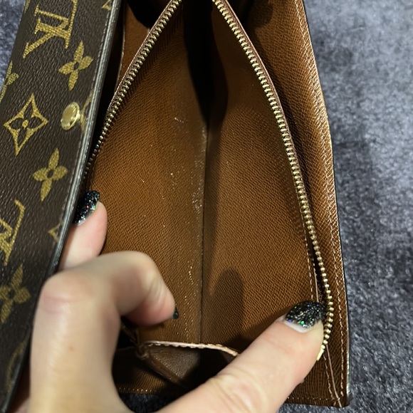 Luis Vuitton Monogram Wallet. - Picture 11 of 17